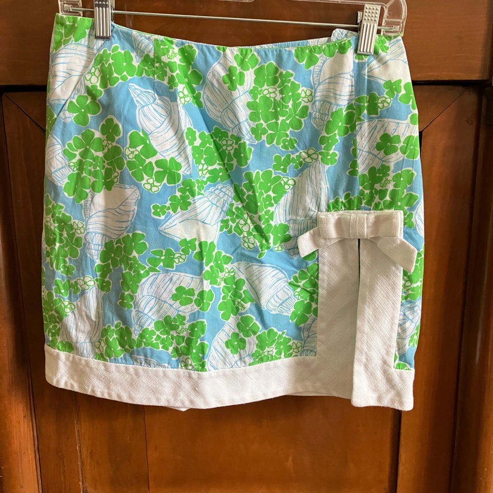 Lilly Pulitzer Blue and Green shell print skort with Bow Accent Sz 8